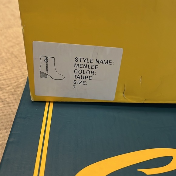 Sbicca Corduroy Menlee Side Zip Bootie, Brown/Taupe Size 7 - Picture 7 of 9